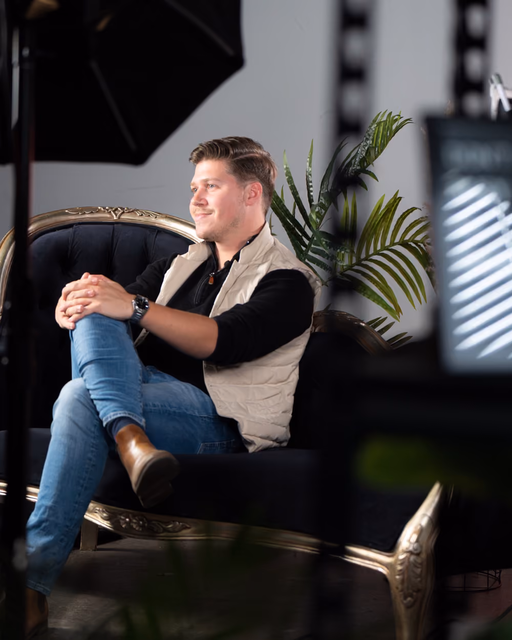 Rico Versteeg tijdens een opname in de eigen studio in Veenendaal