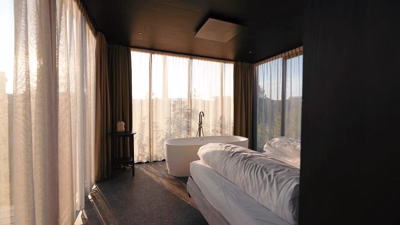 Stilstaand beeld uit onze showreel: ochtendlicht in een vakantiewoning